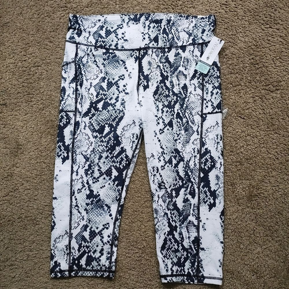Ideology High Rise Side Pocket Snake White Crop Plus Size Leggings -I